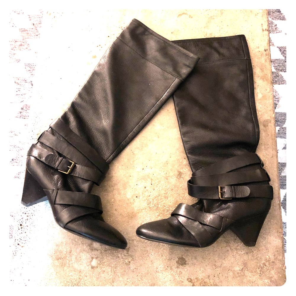 Cynthia Rowley Black Leather triangled heeled boot